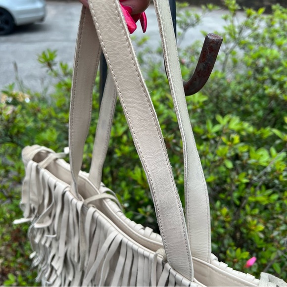 Guia’s Italian leather fringe bag - Picture 5 of 8